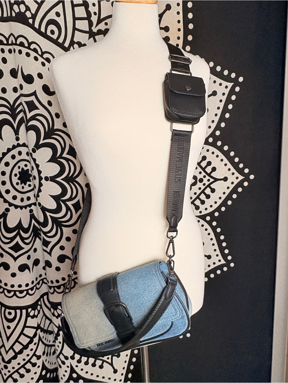 ✨ Steve Madden Bag Two-Tone Denim Crossbody Purse with Black Trim - Picture 2 of 6